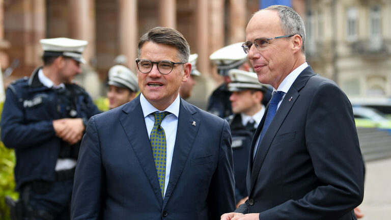 Ministerpräsident Boris Rhein (links) und Innenminister Peter Beuth