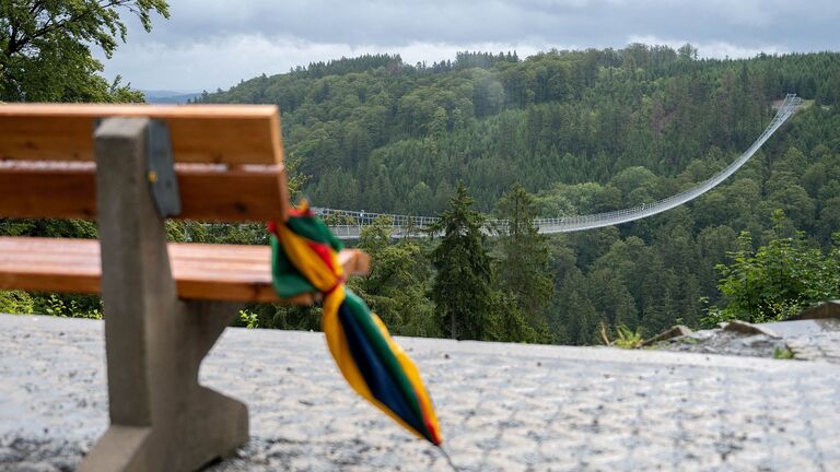 Mit 665 Metern gilt der neue Skywalk über das Strycktal im nordhessischen Willingen als längste Fußgängerhängebrücke Deutschlands. 