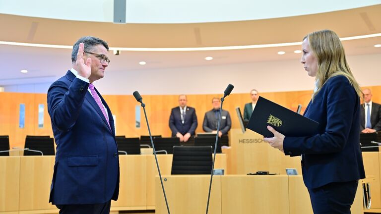 Boris Rhein wird von Landtagspräsidentin Astrid Wallmann als Hessischer Ministerpräsident vereidigt