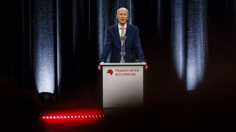 Bildungsminister Armin Schwarz bei seiner Rede zur feierlichen Eröffnung der Frankfurter Buchmesse