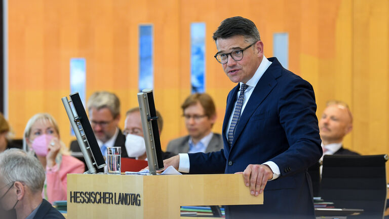 Ministerpräsident Boris Rhein spricht im Hessischen Landtag