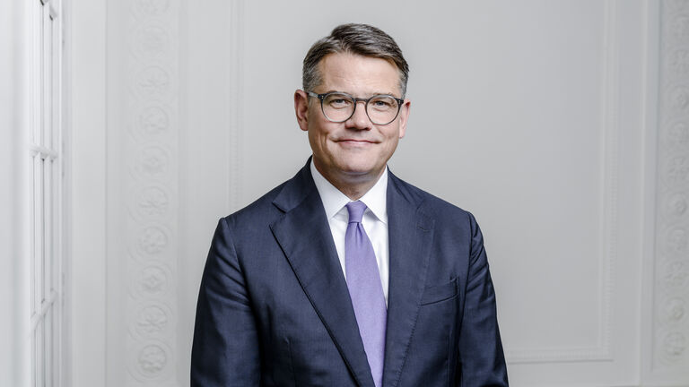 Porträtaufnahme Von Ministerpräsident Boris Rhein