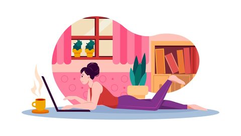 Gemütlich lesen Illustration: Junge Frau liegt auf dem Bauch auf dem Boden und liest vergnügt im Laptop