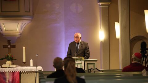 Bürgermeister Hartmut Linnekugel (Stadt Wolfhagen) bei Gedenkfeier, Volkmarsen Bürgermeister Hartmut Linnekugel (Stadt Wolfhagen) bei Gedenkfeier, Volkmarsen