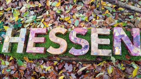 Hessen-Buchstaben der Kita Fuchsbau in Raunheim Hessen-Buchstaben der Kita Fuchsbau in Raunheim