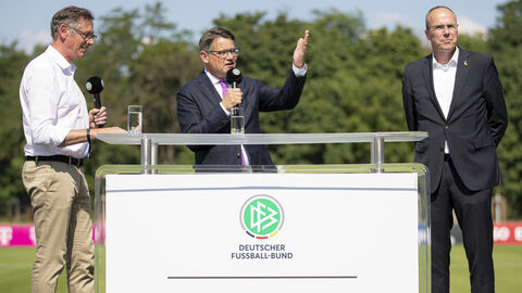 Ministerpräsident Boris Rhein hält die Eröffnungsrede