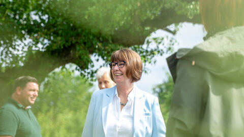 Priska Hinz bei der Vorstellung der Streuobstwiesenstrategie Priska Hinz bei der Vorstellung der Streuobstwiesenstrategie
