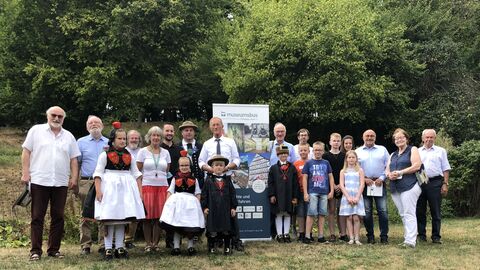 Der Chef der Staatskanzlei, Staatsminister Axel Wintermeyer, besucht den Museumsbus Schwalm-Aue Der Chef der Staatskanzlei, Staatsminister Axel Wintermeyer, besucht den Museumsbus Schwalm-Aue