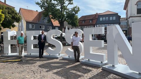 Roman Poseck besucht die HESSEN-Buchstaben Roman Poseck besucht die HESSEN-Buchstaben