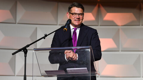 Ministerpräsident Rhein beim Unternehmertag der Vereinigung der hessischen Unternehmerverbände (VhU) in Wiesbaden Ministerpräsident Rhein beim Unternehmertag der Vereinigung der hessischen Unternehmerverbände (VhU) in Wiesbaden