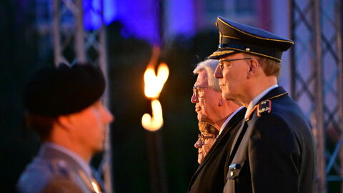 Volker Bouffier wird feierlich aus dem Amt des Ministerpräsidenten verabschiedet Volker Bouffier wird feierlich aus dem Amt des Ministerpräsidenten verabschiedet