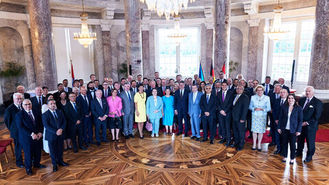 Ministerpräsident Rhein empfängt das Hessische Consular Corps Ministerpräsident Rhein empfängt das Hessische Consular Corps