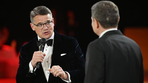 Ministerpräsident Rhein im Gespräch beim Ball des Sports Ministerpräsident Rhein im Gespräch beim Ball des Sports
