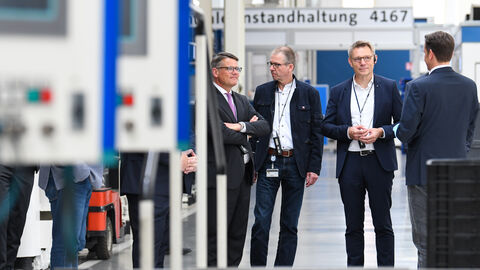 Ministerpräsident Rhein besucht VW-Standort Baunatal Ministerpräsident Rhein besucht VW-Standort Baunatal