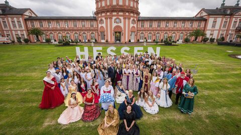 Ministerpräsident Rhein empfängt die hessischen Hoheiten im Schloss Biebrich Ministerpräsident Rhein empfängt die hessischen Hoheiten im Schloss Biebrich