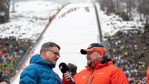 Ministerpräsident Boris Rhein, Schirmherr des Skisprung-Weltcups in Willingen, (links im Bild) im Gespräch mit dem Moderator der Veranstaltung Jürgen Bangert. Ministerpräsident Boris Rhein, Schirmherr des Skisprung-Weltcups in Willingen, (links im Bild) im Gespräch mit dem Moderator der Veranstaltung Jürgen Bangert.
