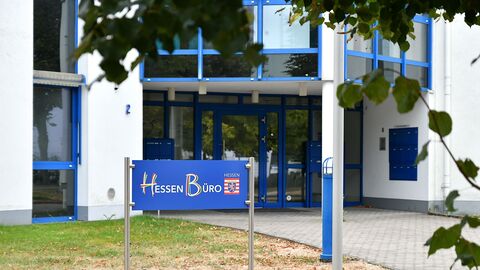 Sichere und heimatnahe Arbeitsplätze, hier: das Hessen-Büro in Limburg an der Lahn Außenansicht des Hessen-Büros in Limburg an der Lahn