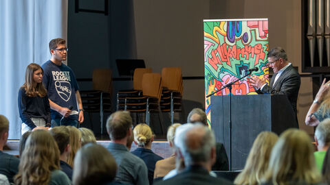 Rhein spricht vor Schülerinnen und Schüler