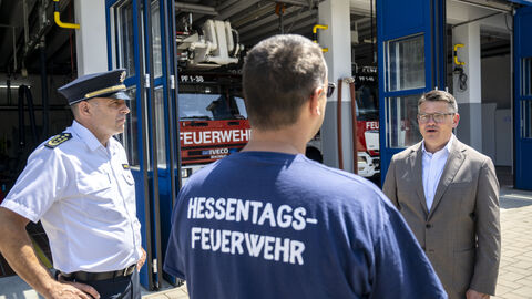 Gespräche mit Einsatzkräften standen auch auf dem Programm des Montags. Gespräche mit Einsatzkräften standen auch auf dem Programm des Montags.