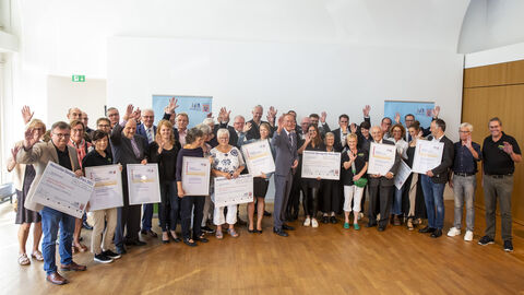 Die Siegerinnen und Sieger des Hessischen Demografie-Preises 2023 Die Siegerinnen und Sieger des Hessischen Demografie-Preises 2023