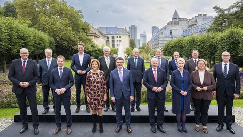 Die Regierungschefinnen und -chefs der Länder Die Regierungschefinnen und -chefs der Länder