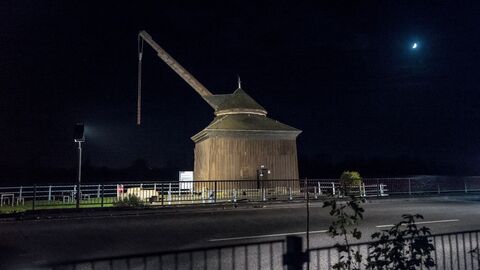 Der Weinverladekran in Oestrich-Winkel am Rhein bei Nacht. Er wurde 1744 gebaut und bis 1926 genutzt. Der Weinverladekran in Oestrich-Winkel am Rhein bei Nacht. Er wurde 1744 gebaut und bis 1926 genutzt.