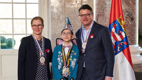 Ministerpräsident Boris Rhein und seine Frau Tanja Raab-Rhein empfangen im Schloss Biebrich in Wiesbaden Prinz Moritz I. vom Turnverein 1905 Mainzlar e.V.; Moritz Seidler Ministerpräsident Boris Rhein und seine Frau Tanja Raab-Rhein empfangen im Schloss Biebrich in Wiesbaden Prinz Moritz I. vom Turnverein 1905 Mainzlar e.V.; Moritz Seidler