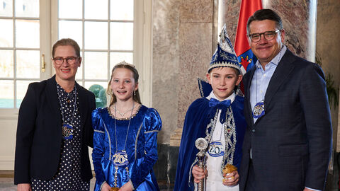 Ministerpräsident Boris Rhein und seine Frau Tanja Raab-Rhein empfangen im Schloss Biebrich in Wiesbaden Prinzessin Tabea I. und Prinz Marlon I. von der KG „Narrenzunft" Nieder-Weisel e.V.; Tabea Fechter, Marlon Metz Ministerpräsident Boris Rhein und seine Frau Tanja Raab-Rhein empfangen im Schloss Biebrich in Wiesbaden Prinzessin Tabea I. und Prinz Marlon I. von der KG „Narrenzunft" Nieder-Weisel e.V.; Tabea Fechter, Marlon Metz