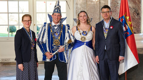 Ministerpräsident Boris Rhein und seine Frau Tanja Raab-Rhein empfangen im Schloss Biebrich in Wiesbaden Prinz Martin I. und Prinzessin Nadine II. von der Karnevalsgemeinschaft 1965 Holzhausen/Hahn e.V.; Martin Hoffmann, Nadine Blochel-Hoffmann Ministerpräsident Boris Rhein und seine Frau Tanja Raab-Rhein empfangen im Schloss Biebrich in Wiesbaden Prinz Martin I. und Prinzessin Nadine II. von der Karnevalsgemeinschaft 1965 Holzhausen/Hahn e.V.; Martin Hoffmann, Nadine Blochel-Hoffmann