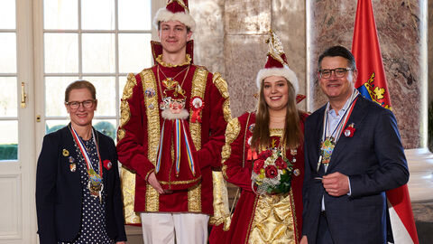 Ministerpräsident Boris Rhein und seine Frau Tanja Raab-Rhein empfangen im Schloss Biebrich in Wiesbaden Prinz Lars II. und Prinzessin Jasmin I. vom Astheimer Carneval-Ausschuss; Lars Bender, Jasmin Hampel Ministerpräsident Boris Rhein und seine Frau Tanja Raab-Rhein empfangen im Schloss Biebrich in Wiesbaden Prinz Lars II. und Prinzessin Jasmin I. vom Astheimer Carneval-Ausschuss; Lars Bender, Jasmin Hampel