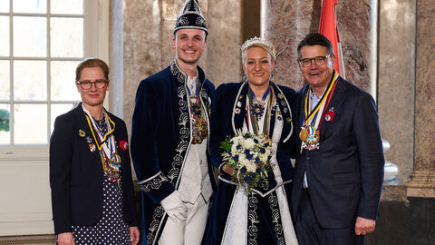 Ministerpräsident Boris Rhein und seine Frau Tanja Raab-Rhein empfangen im Schloss Biebrich in Wiesbaden das Prinzenpaar der Stadt Dreieich, Prinz Florian I. und Prinzessin Norma I. vom KV Die Bremser e.V.; Florian und Norma Ebert   Ministerpräsident Boris Rhein und seine Frau Tanja Raab-Rhein empfangen im Schloss Biebrich in Wiesbaden das Prinzenpaar der Stadt Dreieich, Prinz Florian I. und Prinzessin Norma I. vom KV Die Bremser e.V.; Florian und Norma Ebert