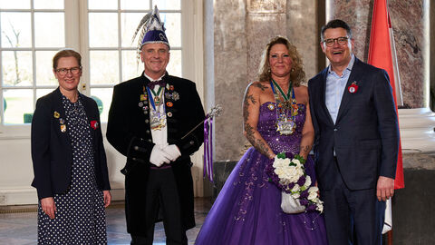 Ministerpräsident Boris Rhein und seine Frau Tanja Raab-Rhein empfangen im Schloss Biebrich in Wiesbaden Prinz Christoph I. und Prinzessin Sylvia I. vom 1. Messeler TSC & KV Narrhalla 1946 e.V.; Christoph Müller und Sylvia Hör-Müller Ministerpräsident Boris Rhein und seine Frau Tanja Raab-Rhein empfangen im Schloss Biebrich in Wiesbaden Prinz Christoph I. und Prinzessin Sylvia I. vom 1. Messeler TSC & KV Narrhalla 1946 e.V.; Christoph Müller und Sylvia Hör-Müller