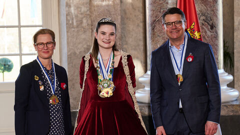 Ministerpräsident Boris Rhein und seine Frau Tanja Raab-Rhein empfangen im Schloss Biebrich Caro I. vom Carneval Club Schauenburg 1994 e.V.; Carolin Werner Ministerpräsident Boris Rhein und seine Frau Tanja Raab-Rhein empfangen im Schloss Biebrich Caro I. vom Carneval Club Schauenburg 1994 e.V.; Carolin Werner