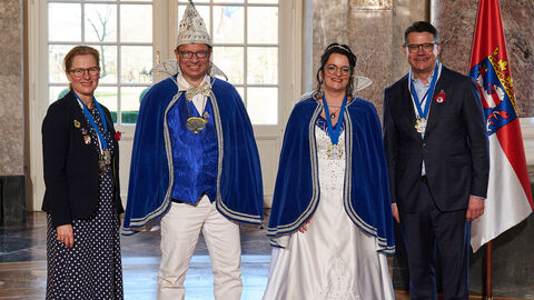 Ministerpräsident Boris Rhein und seine Frau Tanja Raab-Rhein empfangen im Schloss Biebrich in Wiesbaden Prinz Gunther I. und Prinzessin Tine I. vom Narrenclub Wirbelau; Gunther und Christine Heil Ministerpräsident Boris Rhein und seine Frau Tanja Raab-Rhein empfangen im Schloss Biebrich in Wiesbaden Prinz Gunther I. und Prinzessin Tine I. vom Narrenclub Wirbelau; Gunther und Christine Heil