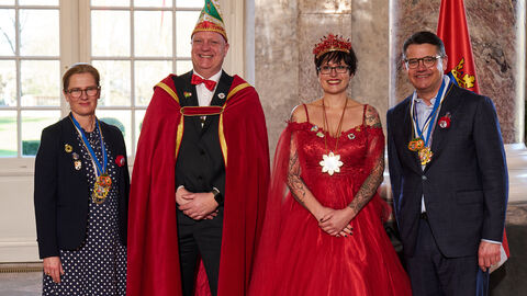 Ministerpräsident Boris Rhein und seine Frau Tanja Raab-Rhein empfangen im Schloss Biebrich in Wiesbaden Prinz Andreas und Prinzessin Stefanie vom Niederissigheimer Carnevalsclub; Andreas und Stefanie Zorbach  Ministerpräsident Boris Rhein und seine Frau Tanja Raab-Rhein empfangen im Schloss Biebrich in Wiesbaden Prinz Andreas und Prinzessin Stefanie vom Niederissigheimer Carnevalsclub; Andreas und Stefanie Zorbach