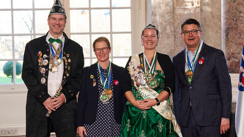 Ministerpräsident Boris Rhein und seine Frau Tanja Raab-Rhein empfangen im Schloss Biebrich in Wiesbaden Prinz Rainer I. und Prinzessin Nicole I. vom Kultur- und Carnevalverein "Die Aascher Schnooke" e.V..; Rainer Nelles und Nicole Oestreich-Nelles Ministerpräsident Boris Rhein und seine Frau Tanja Raab-Rhein empfangen im Schloss Biebrich in Wiesbaden Prinz Rainer I. und Prinzessin Nicole I. vom Kultur- und Carnevalverein "Die Aascher Schnooke" e.V..; Rainer Nelles und Nicole Oestreich-Nelles