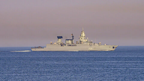 Fregatte „Hessen“ Fregatte „Hessen“ ist auf dem Meer