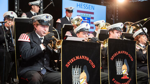 Tag der ehrenamtlichen Einsatzkräfte Ein Orchester spielt ein Lied