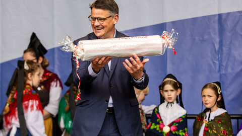 Ministerpräsident Rhein bei der Eröffnung des "Trachtenland Hessen" Ministerpräsident Rhein bei der Eröffnung des "Trachtenland Hessen"