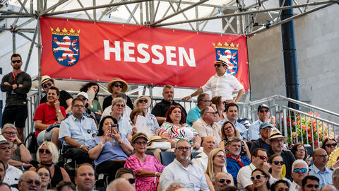 Zum Abschluss des Hessentages, dem großen Festumzug, sind zigtausende Besucherinnen und Besucher. in Bad Vilbel. Zum Abschluss des Hessentages, dem großen Festumzug, sind zigtausende Besucherinnen und Besucher. in Bad Vilbel.