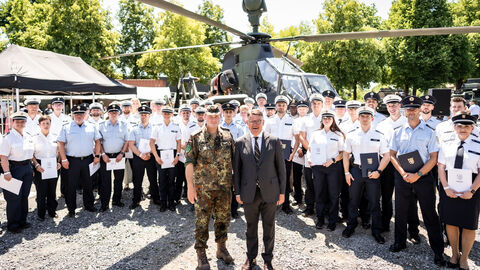 Ministerpräsident Boris Rhein zeichnet beim Hessentag in Fulda 52 Menschen für Rettungstaten und Engagement aus