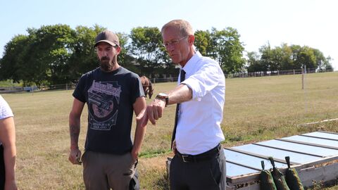 Staatsminister Axel Wintermeyer besucht das Kompetenzzentrum Hof Knolle Staatsminister Axel Wintermeyer besucht das Kompetenzzentrum Hof Knolle