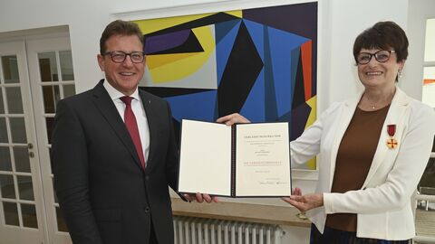 Monika Merkert aus Schlangenbad mit der Verdienstmedaille des Verdienstordens der Bundesrepublik Deutschland ausgezeichnet