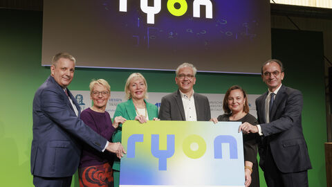 Eröffnung des GreenTech Accelerator in Gernsheim Gruppenfoto zur Eröffnung des GreenTech Accelerator ryon in Gernsheim