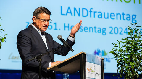 Ministerpräsident Boris Rhein beim traditionellen Landfrauentag auf dem Hessentag 2024 in Fritzlar Ministerpräsident Boris Rhein beim traditionellen Landfrauentag auf dem Hessentag 2024 in Fritzlar