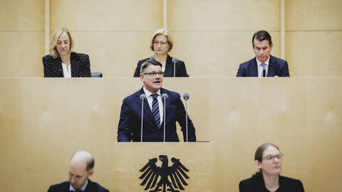 Der Hessische Ministerpräsident hält eine Rede im Bundesrat