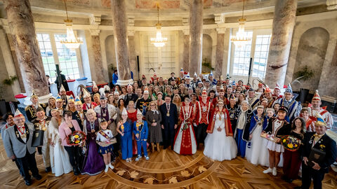 Ministerpräsident Boris Rhein und seine Frau Tanja Raab-Rhein empfangen die hessischen Tollitäten in Schloss Biebrich in Wiesbaden. 