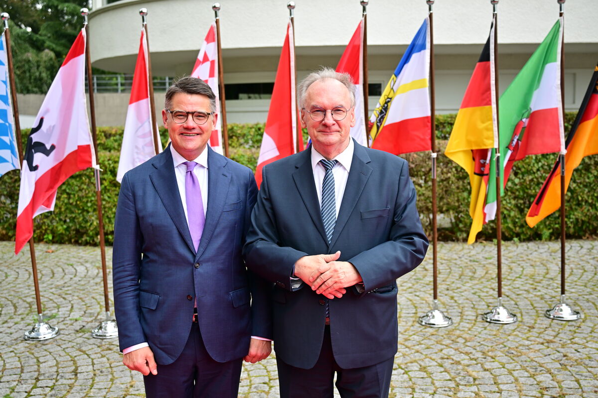 Ministerpräsident Rhein zum Wechsel an der Regierungsspitze