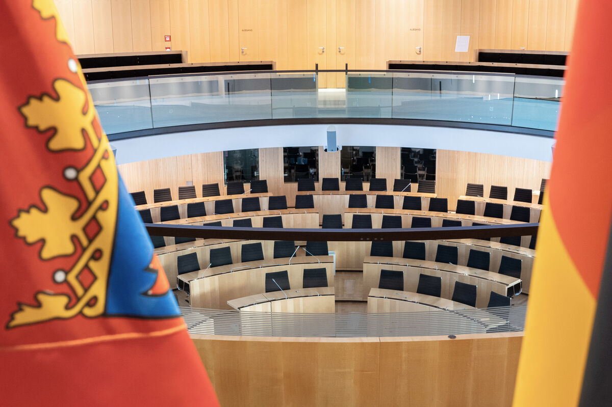 Livestream der konstituierenden Sitzung im Hessischen Landtag hessen.de