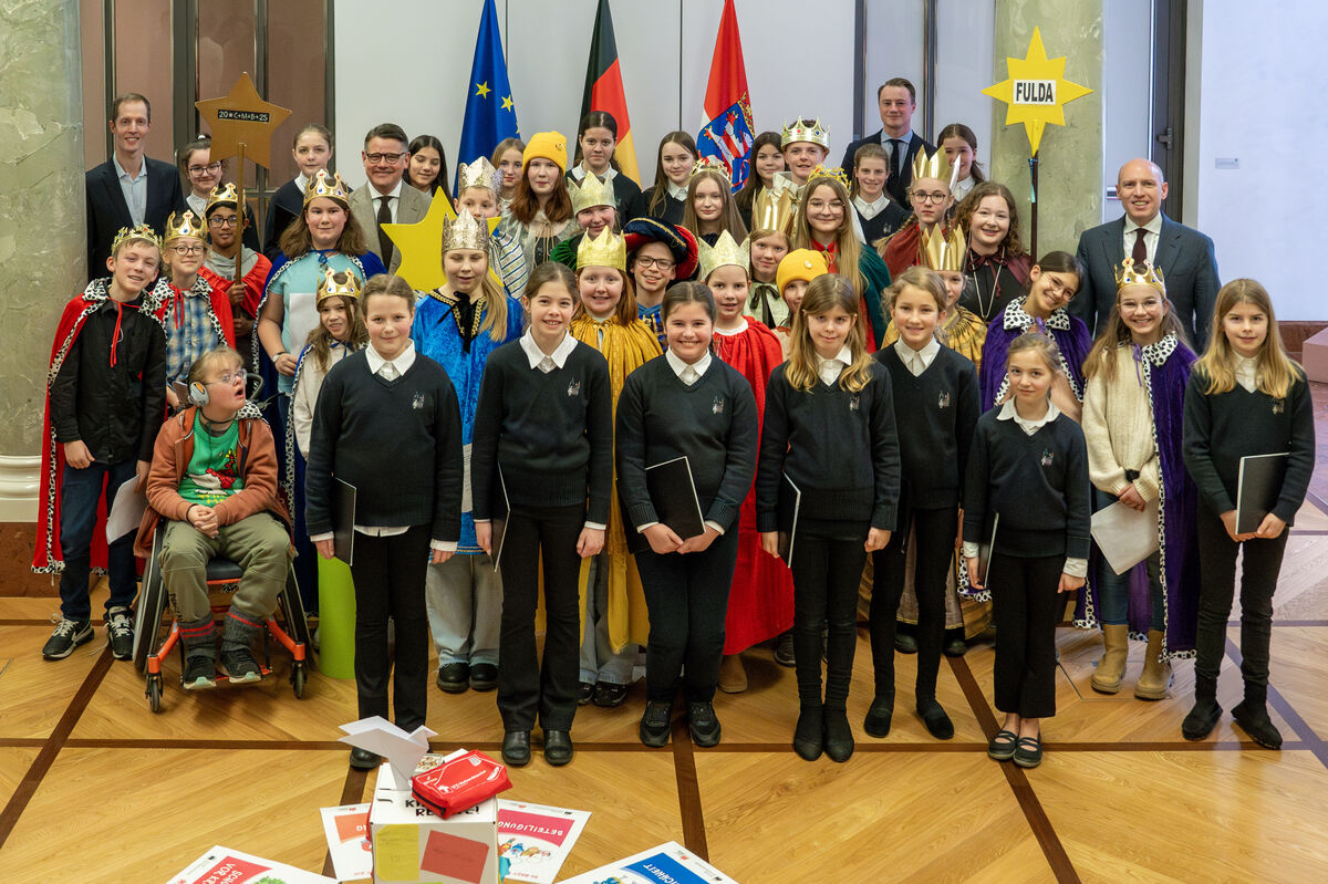 Ministerpräsident Rhein unterstützt Sternsinger-Aktion für Kinderrechte